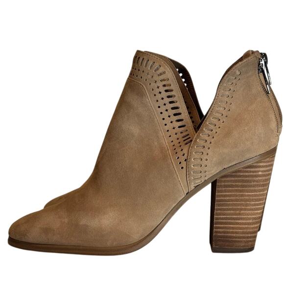Vince Camuto Fileana French Taupe Split Shaft Laser Cut-Out Ankle Boots Size 9 - Picture 1 of 8